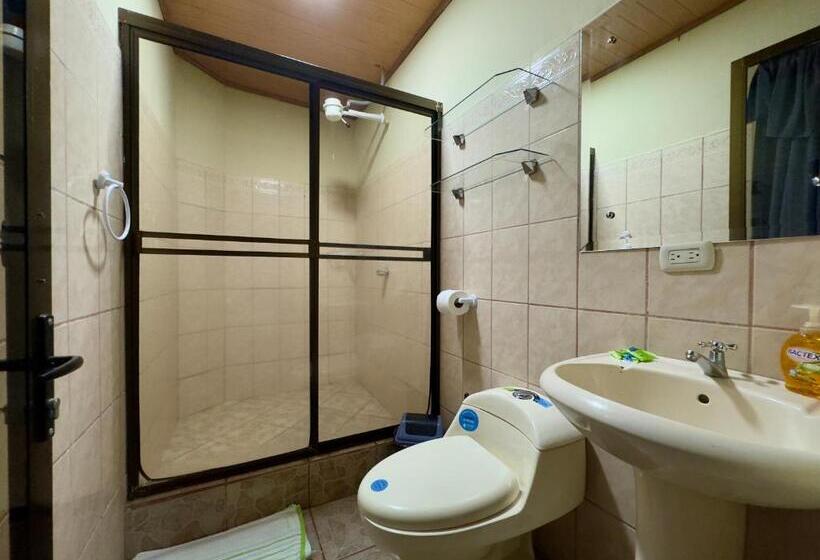 חדר סטנדרט לארבעה, Casa Quepos