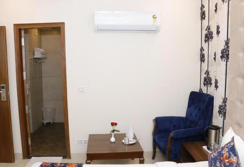 חדר דלוקס, S C Residency