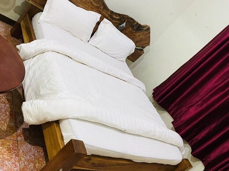 اتاق استاندارد, Afro Smiles