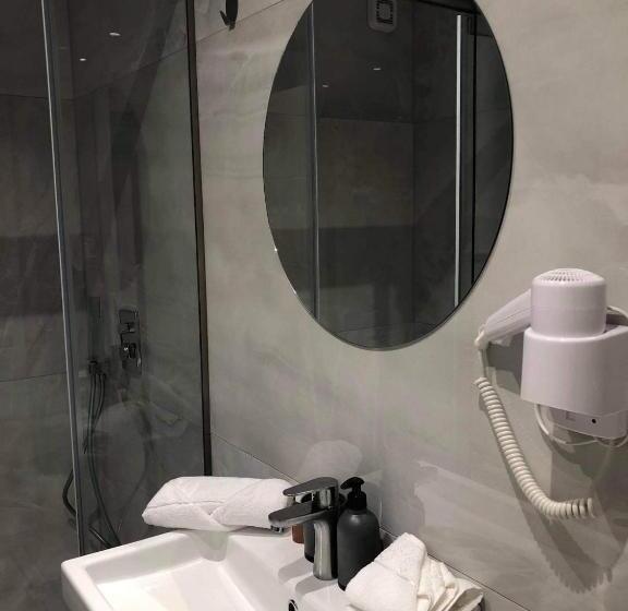 اتاق استاندارد با بالکن, New Prishtina Luxury Rooms