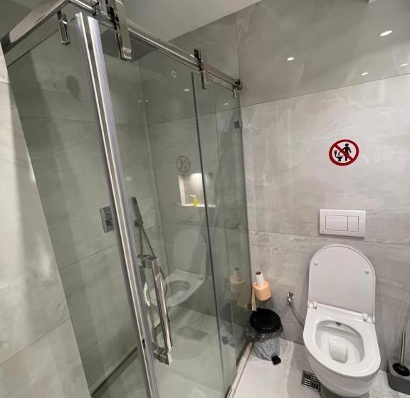 バルコニー付きスタンダードルーム, New Prishtina Luxury Rooms
