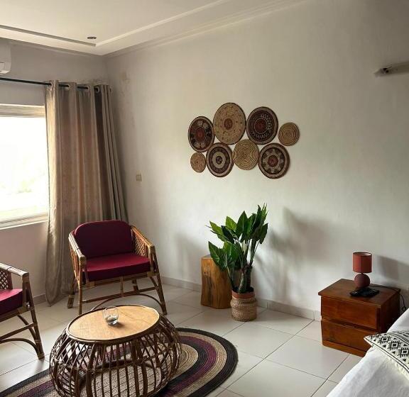 Medencére Néző Standard Szoba, L'oasis Guesthouse