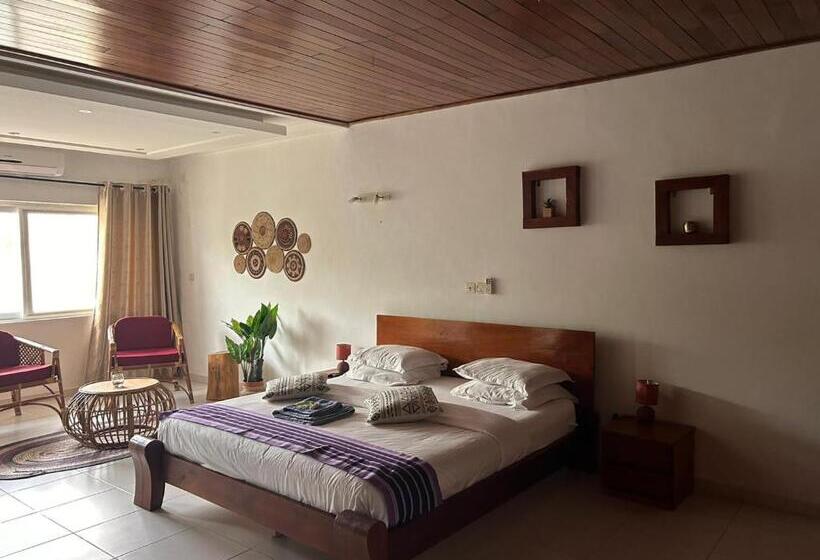 اتاق استاندارد با چشم‌انداز استخر, L'oasis Guesthouse