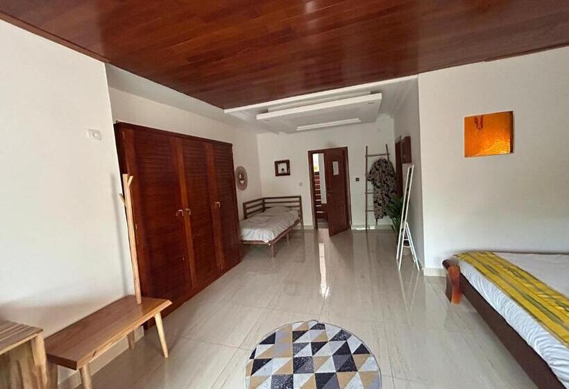 Standard Szoba King Size Bed, L'oasis Guesthouse