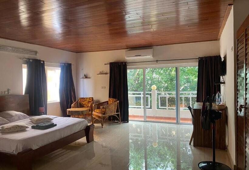 Standard Szoba King Size Bed, L'oasis Guesthouse