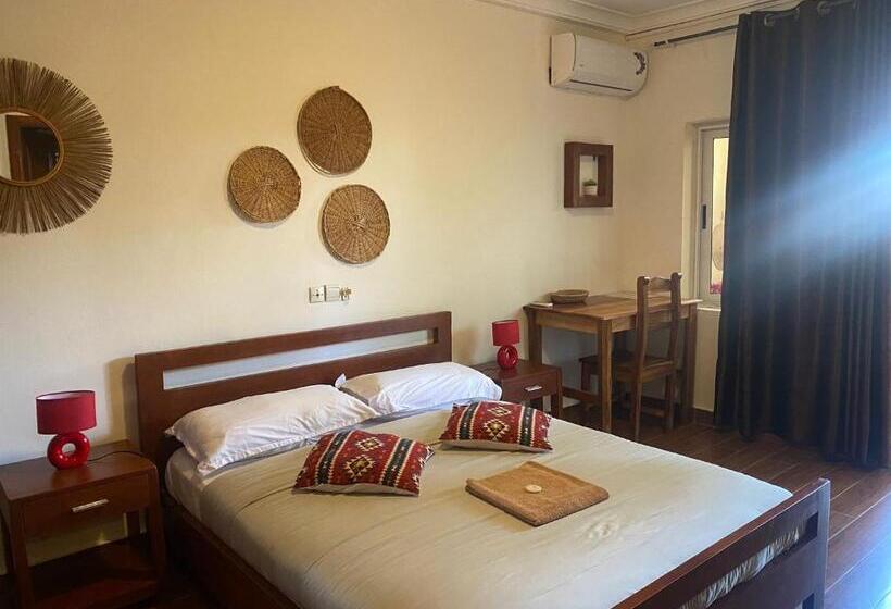 Belső Udvarra Néző Standard Szoba, L'oasis Guesthouse