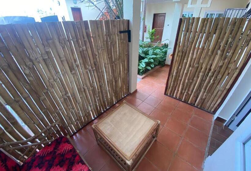 Belső Udvarra Néző Standard Szoba, L'oasis Guesthouse