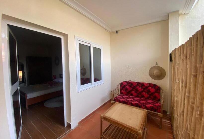 Belső Udvarra Néző Standard Szoba, L'oasis Guesthouse