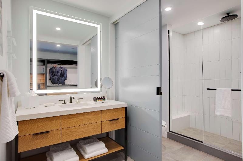 Quarto Estandar Cama King, Canopy By Hilton Portland Waterfront