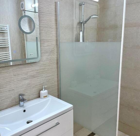 חדר דלוקס נוף לעיר, Caprice Deluxe Accomodation