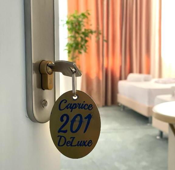اتاق لوکس با چشم‌انداز شهر, Caprice Deluxe Accomodation