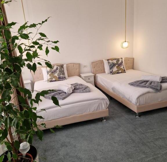 اتاق لوکس با چشم‌انداز شهر, Caprice Deluxe Accomodation