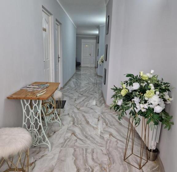 חדר בסיסי, Caprice Deluxe Accomodation