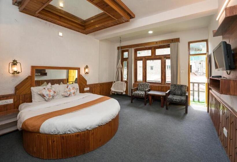 اتاق استاندارد چهارنفره با بالکن, The Village Manali Café, Bar & Bistro