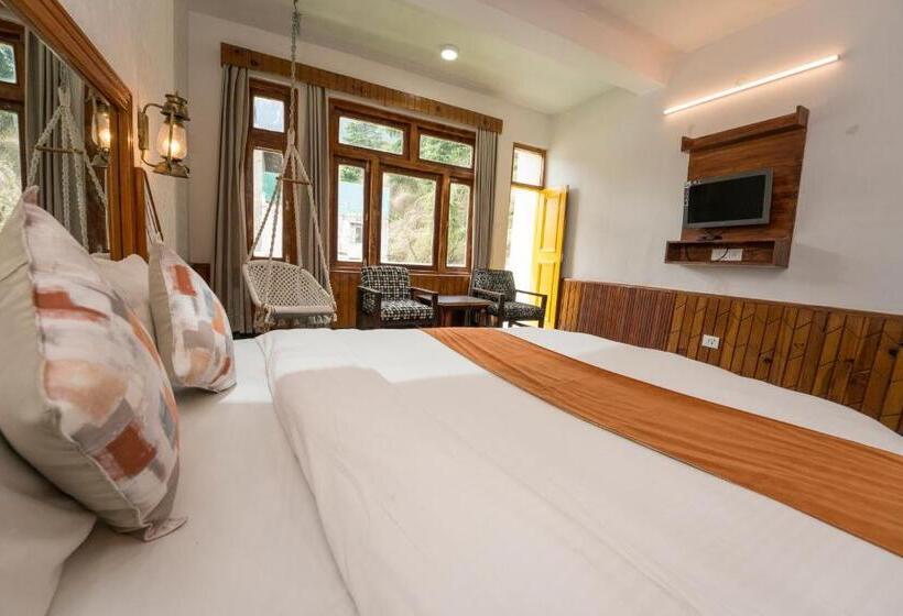اتاق استاندارد چهارنفره با بالکن, The Village Manali Café, Bar & Bistro
