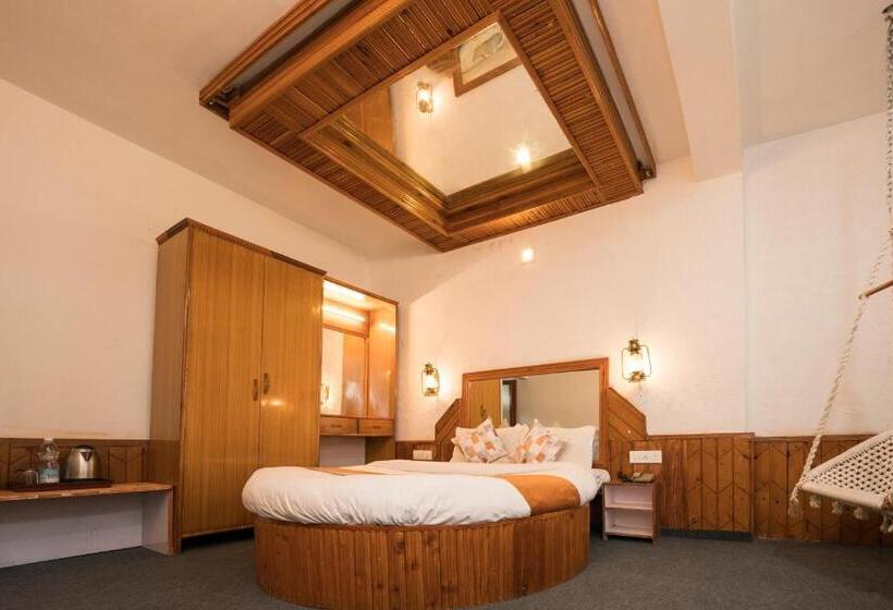 اتاق استاندارد چهارنفره با بالکن, The Village Manali Café, Bar & Bistro