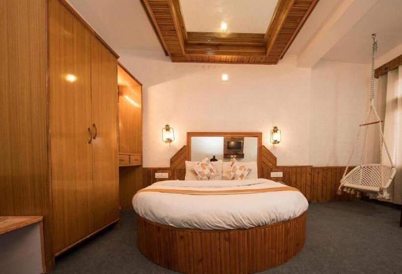 اتاق استاندارد چهارنفره با بالکن, The Village Manali Café, Bar & Bistro