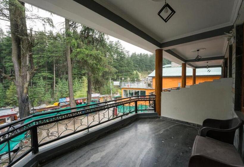 اتاق استاندارد چهار تخته, The Village Manali Café, Bar & Bistro