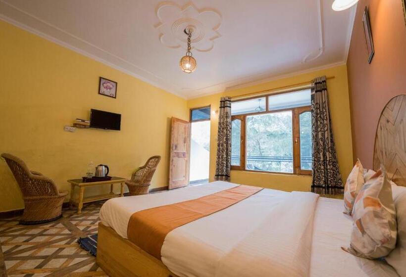 اتاق استاندارد چهار تخته, The Village Manali Café, Bar & Bistro