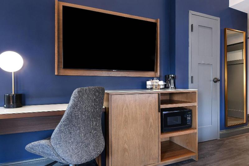 חדר סטנדרט עם מיטת קינג, Courtyard By Marriott Cincinnati Downtown