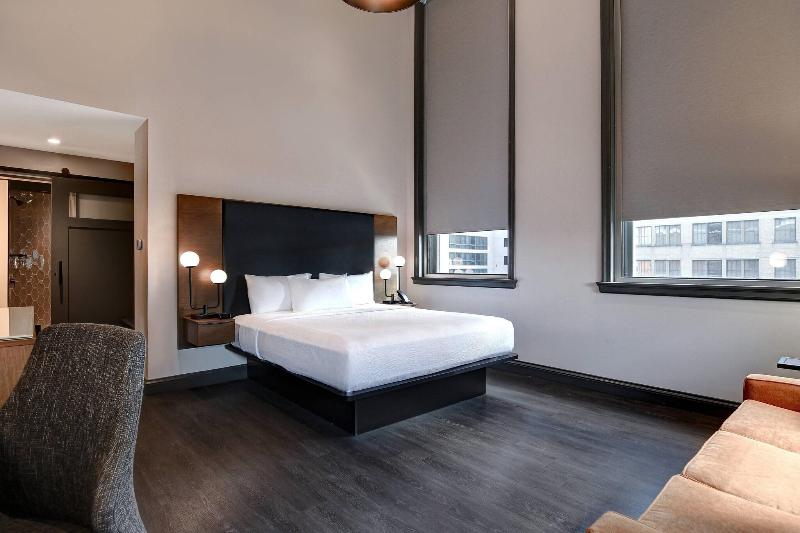 חדר סטנדרט עם מיטת קינג, Courtyard By Marriott Cincinnati Downtown