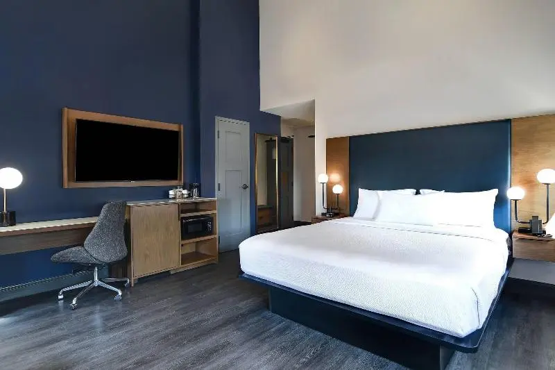 キングサイズベッドのスタンダードルーム, Courtyard By Marriott Cincinnati Downtown