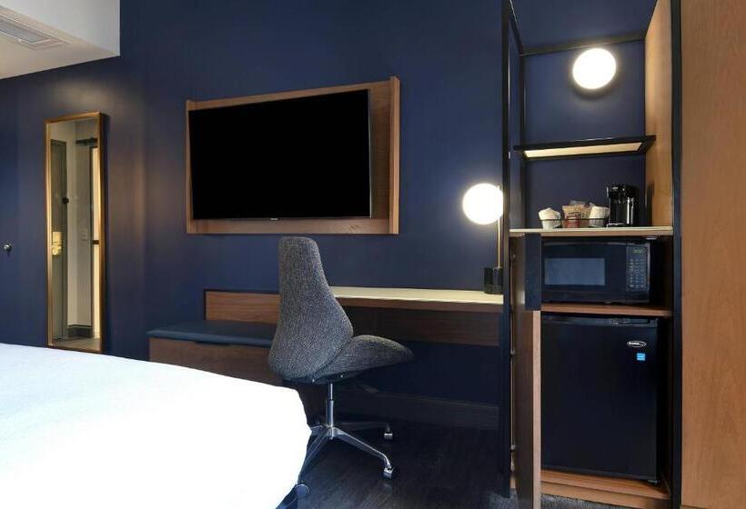 חדר סטנדרט עם מיטת קינג, Courtyard By Marriott Cincinnati Downtown