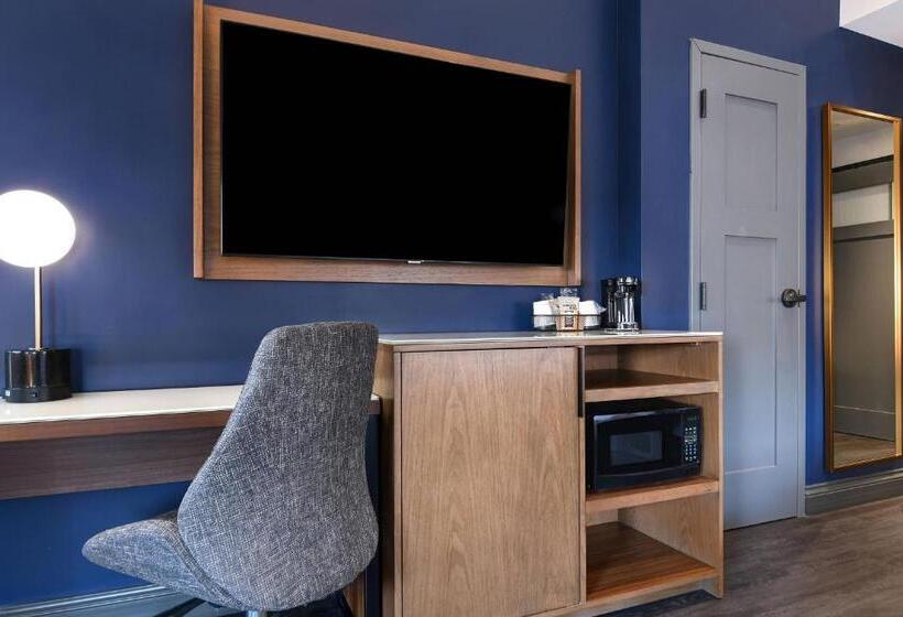 חדר סטנדרט עם מיטת קינג, Courtyard By Marriott Cincinnati Downtown