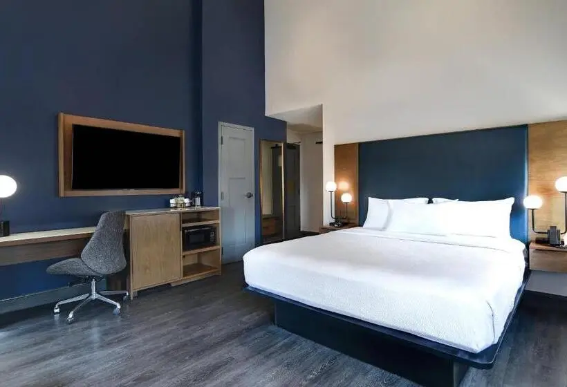 キングサイズベッドのスタンダードルーム, Courtyard By Marriott Cincinnati Downtown