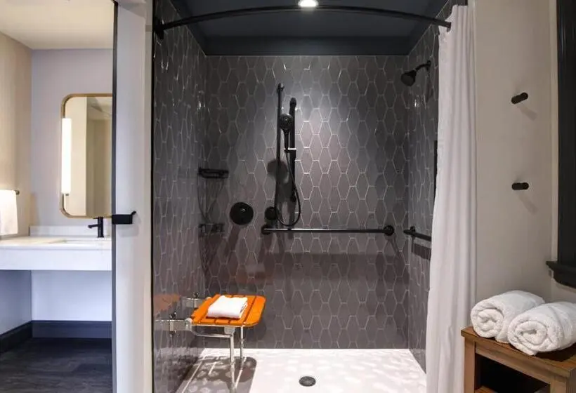 身障者適用キングサイズベッドルーム, Courtyard By Marriott Cincinnati Downtown