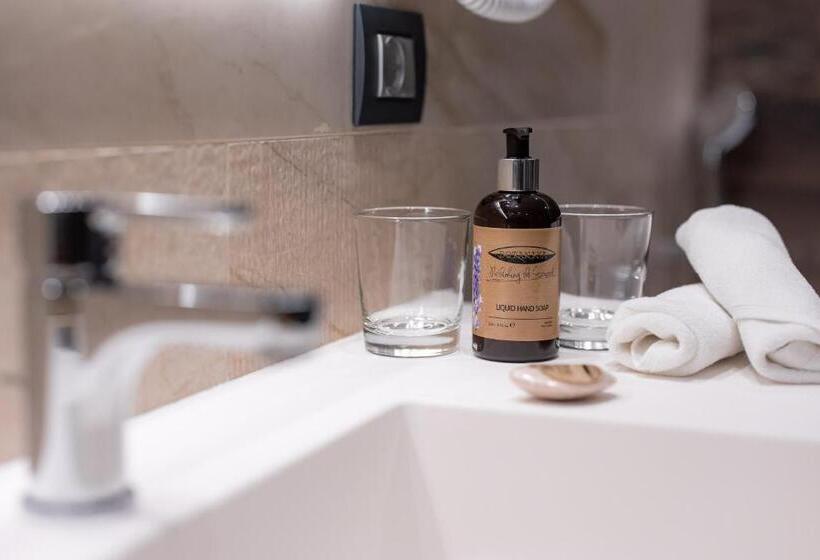 디럭스 룸, Belmont