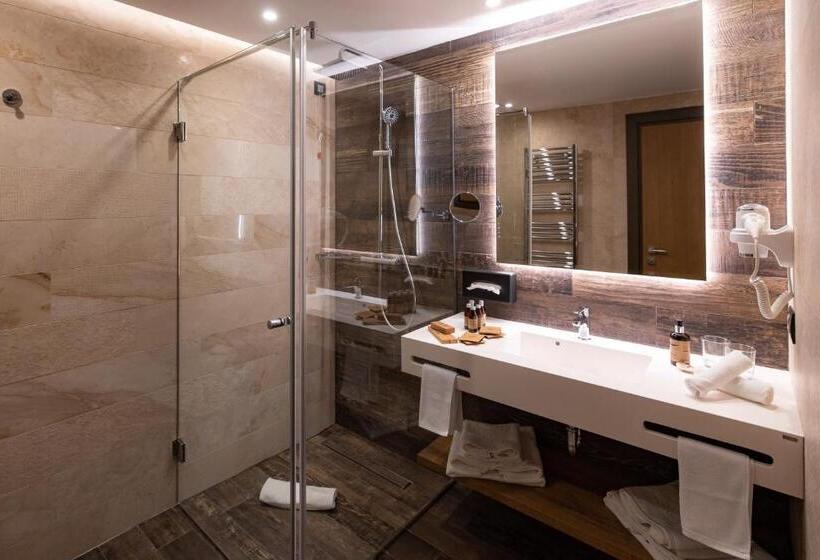 주니어 스위트, Belmont