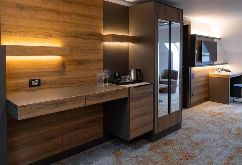 주니어 스위트, Belmont