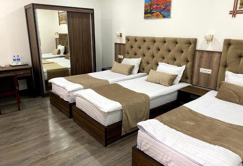 חדר סטנדרט לשלושה, Grand Art Premium