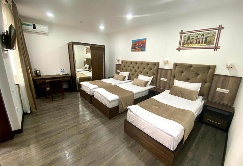 חדר סטנדרט לשלושה, Grand Art Premium