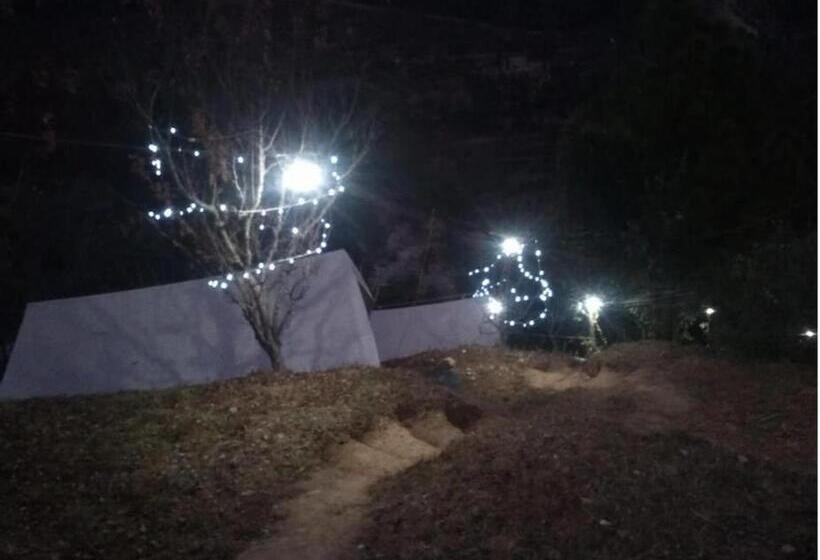 غرفة قياسية ثلاثية, Himview Camp Mukteshwar