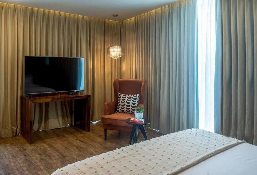 Suite, Olive Hotel Mg Road Dunsvirk Inn By Embassy Group