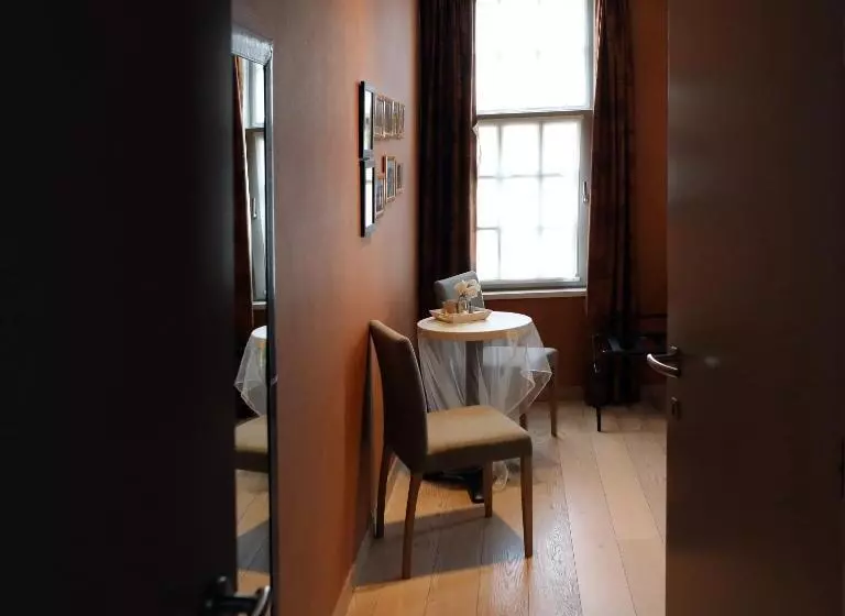اتاق استاندارد, A Casa Radici