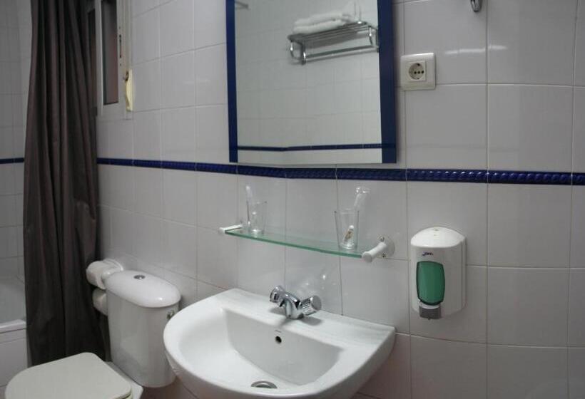 اتاق راحتی سه تخته, Hostal Jentoft