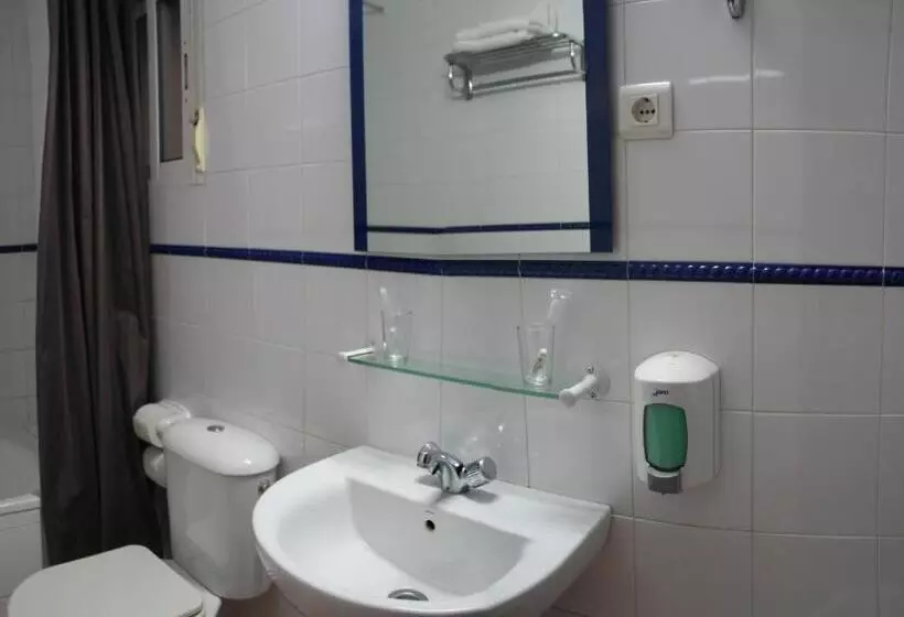 اتاق راحتی سه تخته, Hostal Jentoft