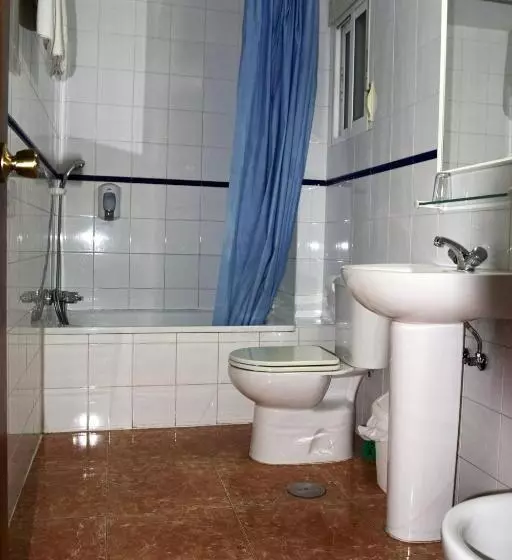 اتاق راحتی سه تخته, Hostal Jentoft