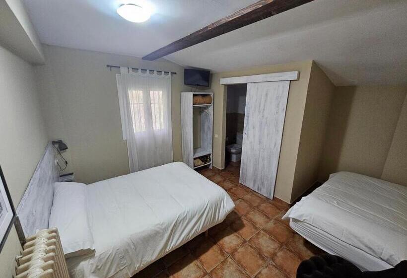 اتاق استاندارد سه نفره, Hostal Jp Y Estudios