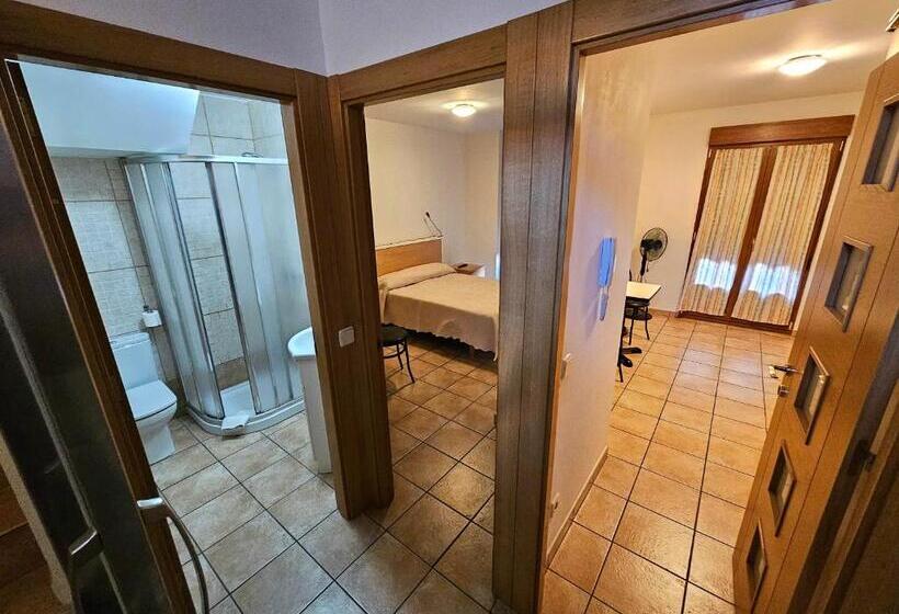 استودیوی استاندارد, Hostal Jp Y Estudios