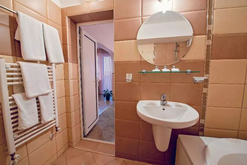 استودیوی استاندارد, Family Hotel Gran Ivan