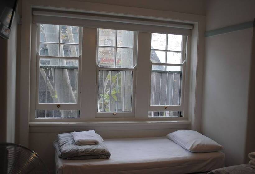 اتاق خانوادگی با سرویس بهداشتی مشترک, Highfield Private