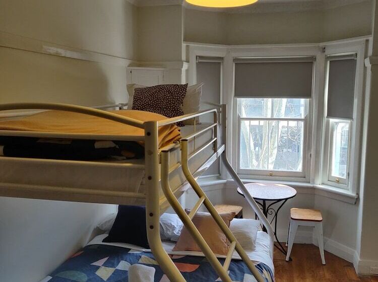 اتاق استاندارد سه نفره, Highfield Private