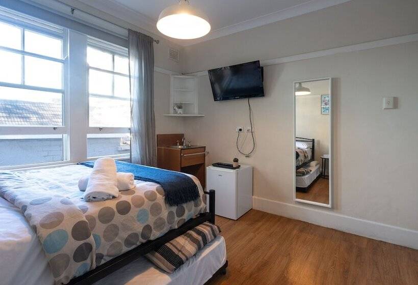 اتاق استاندارد سه تخته با سرویس بهداشتی مشترک, Highfield Private