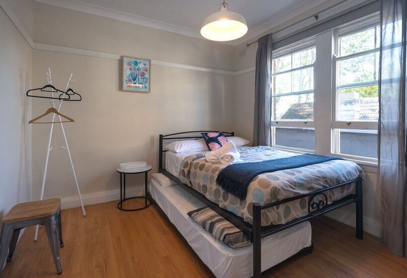 اتاق استاندارد سه تخته با سرویس بهداشتی مشترک, Highfield Private