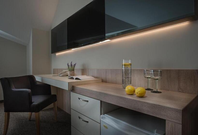 غرفة قياسية فردية, Jasmin