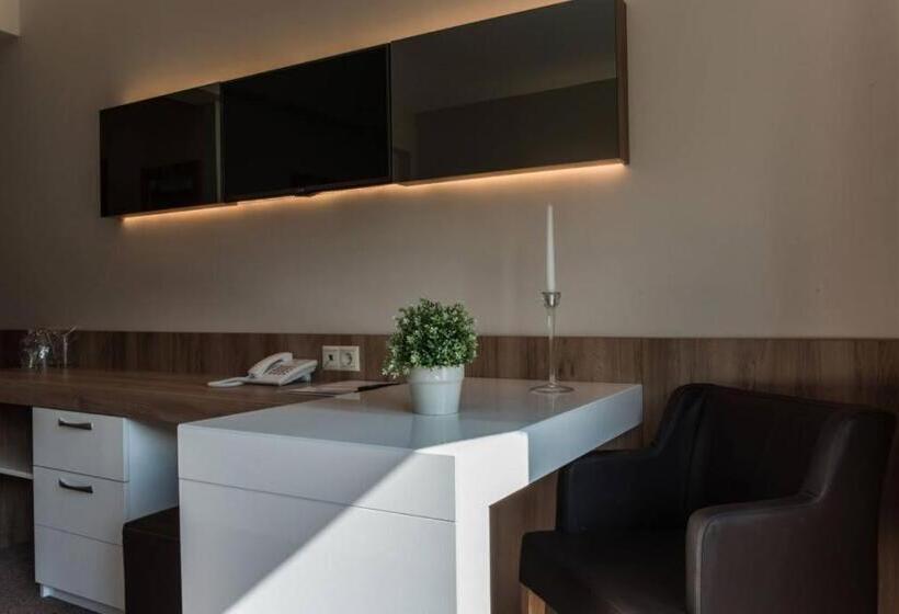 غرفة قياسية, Jasmin